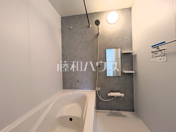 ご家族で入れる1坪タイプの浴室、ご家族の第二の憩いの場所に！　2号棟　浴室　【福岡市南区屋形原１丁目】