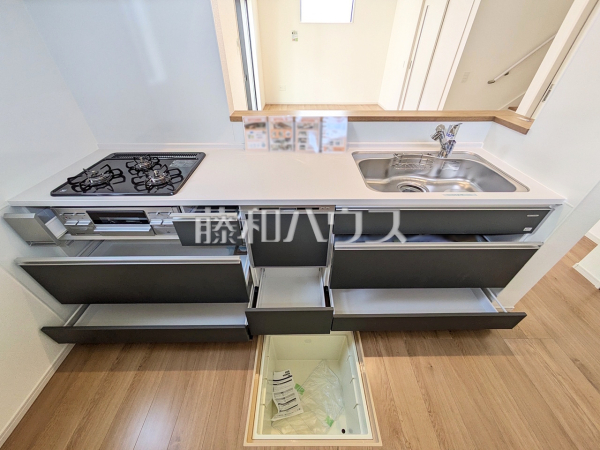 2号棟　キッチン収納　【福岡市南区屋形原１丁目】