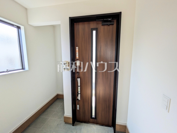 2号棟　玄関　【福岡市南区屋形原１丁目】