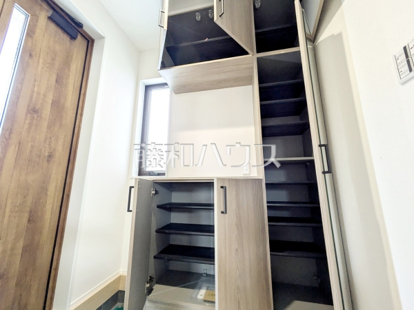2号棟　玄関収納　【三鷹市中原２丁目】