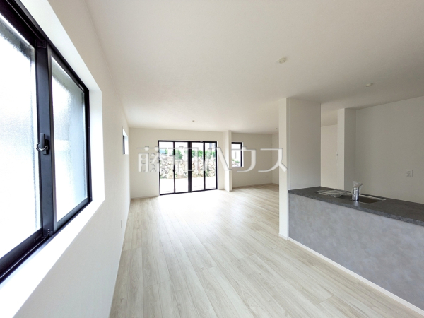 2号棟　リビング　【福岡市中央区輝国２丁目】