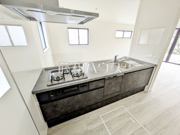 2号棟　キッチン　【福岡市中央区輝国２丁目】