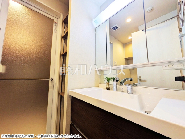 洗面室　【 レ・ジェイド上北沢】