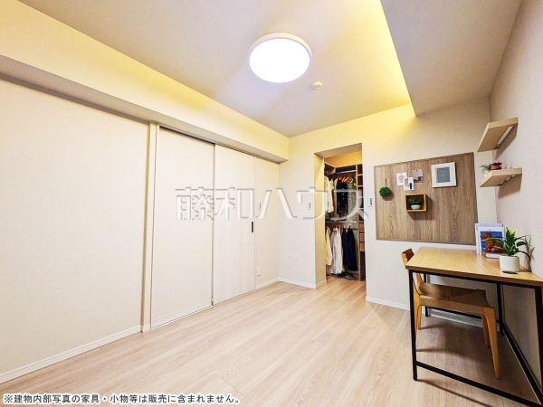 居室　【 レ・ジェイド上北沢】