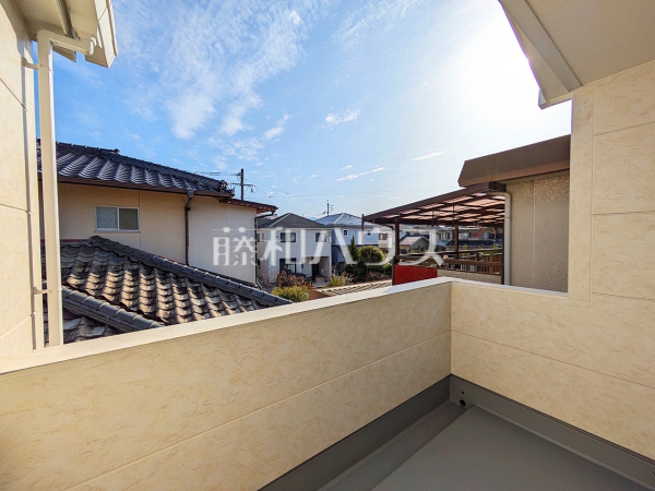 バルコニーには明るい光が差し込みますので、洗濯物もすぐに乾きそうです♪2号棟　バルコニー　【福岡市早良区飯倉３丁目】