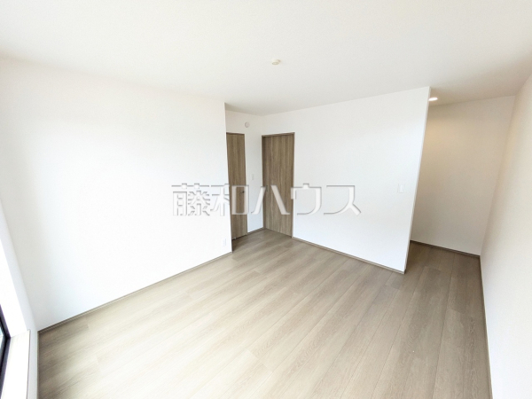 居室　【小牧市小牧１丁目】