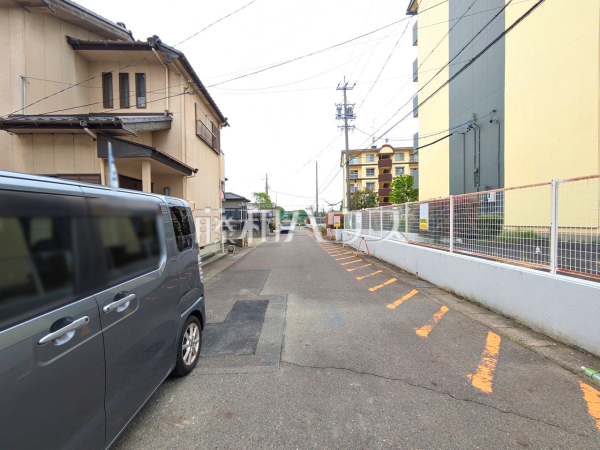 接道状況および現場風景　【小牧市小牧１丁目】