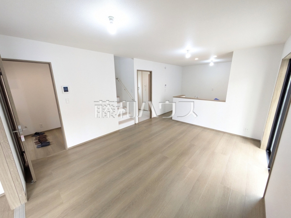 リビング　【小牧市小牧１丁目】