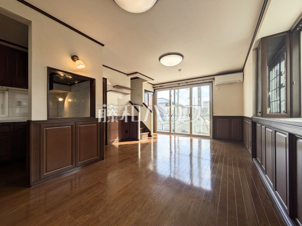 リビング　【西東京市中町５丁目】