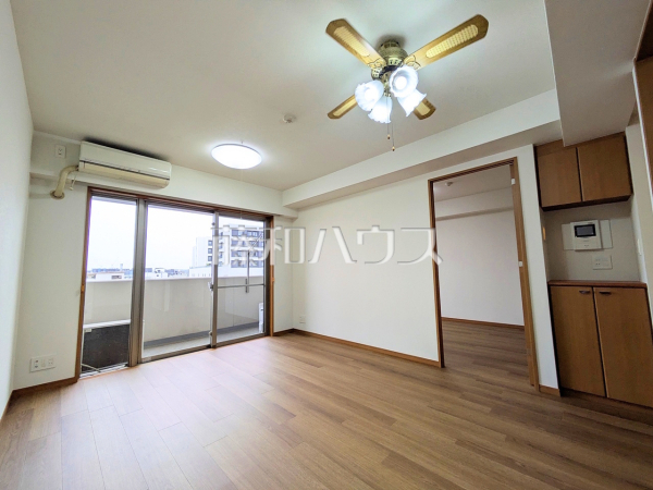 リビング　【日神パレステージ国領】