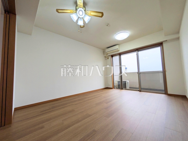 リビング　【日神パレステージ国領】