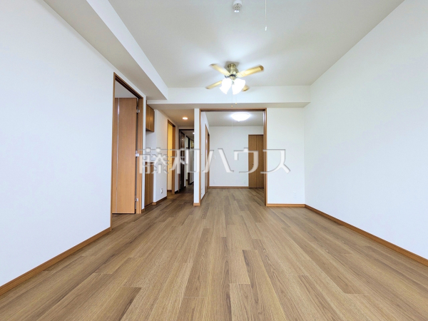 リビング　【日神パレステージ国領】