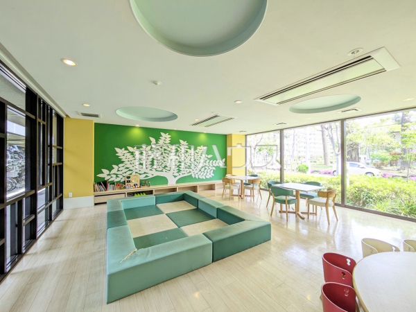 ママズラウンジ＆キッズコーナー　【オハナ豊田多摩平の森】