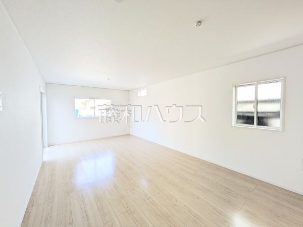 リビング　【福岡市南区弥永５丁目】