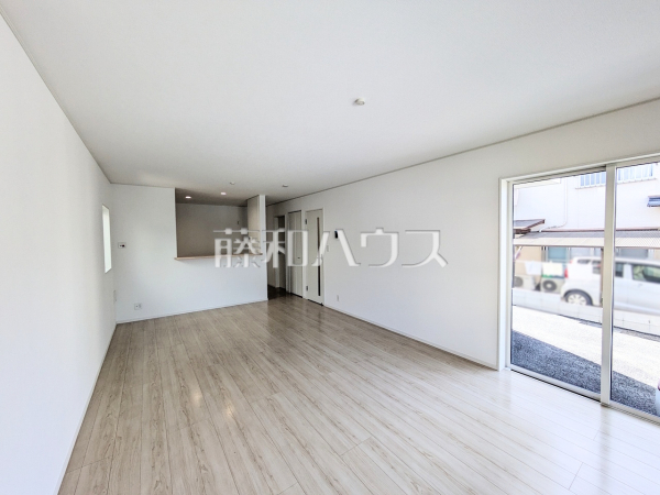 リビング　【福岡市南区弥永５丁目】