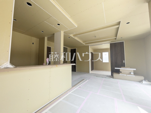 リビング　【東村山市秋津町３丁目】