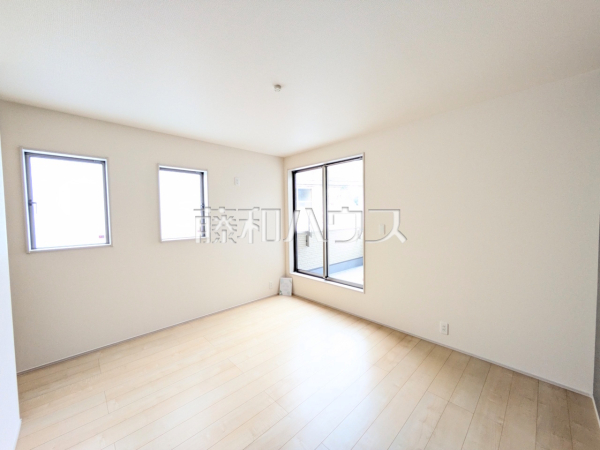 1号棟　居室　【豊見城市字我那覇】 各居室は2面採光により、明るく開放的な空間となっています。 