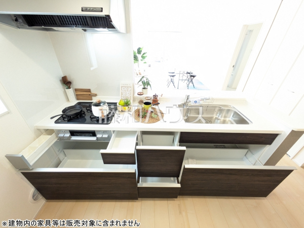 1号棟　キッチン収納　【豊見城市字我那覇】