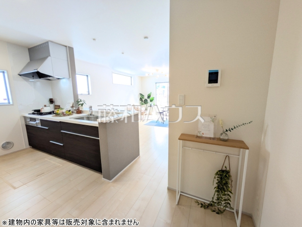 1号棟　キッチン　リビング　【豊見城市字我那覇】