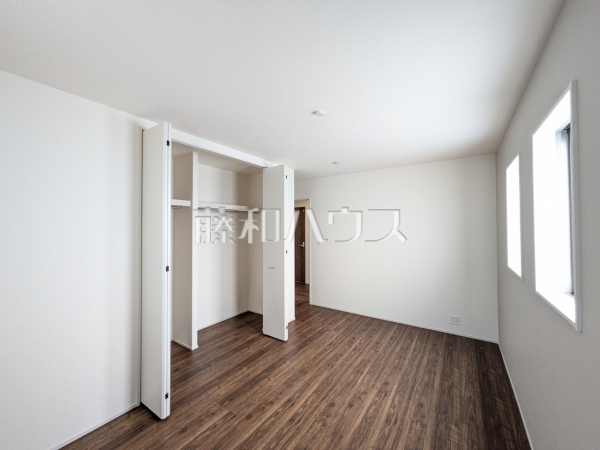 3号棟　居室　【豊見城市字我那覇】 各居室にはクローゼットを完備し、家具を置くスペースが確保しやすい設計がされております。 