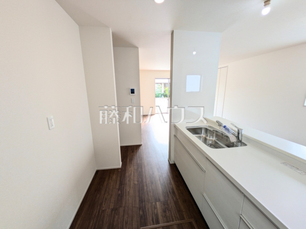 3号棟　キッチン　【豊見城市字我那覇】