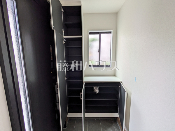 1号棟　玄関収納　【糟屋郡志免町桜丘３丁目】