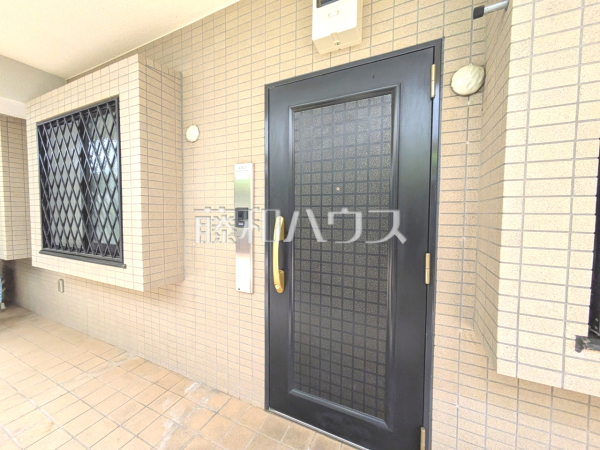 玄関　【ベルジュール三鷹】