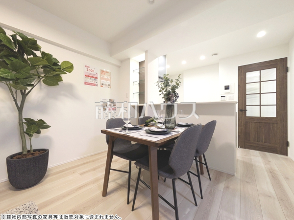 リビング　【ベルジュール三鷹】