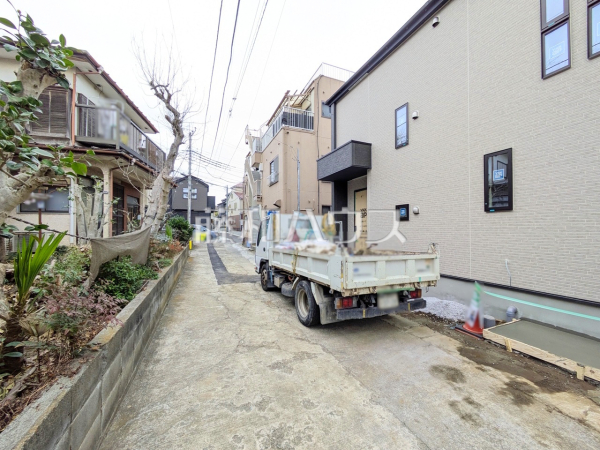 接道状況および現場風景　【朝霞市浜崎４丁目】 平日のご案内も可能です。まずはお気軽にお問合せ下さいませ。 