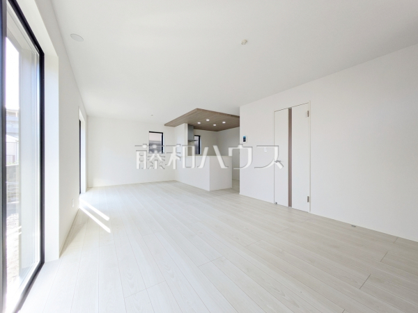 リビング　【朝霞市浜崎４丁目】