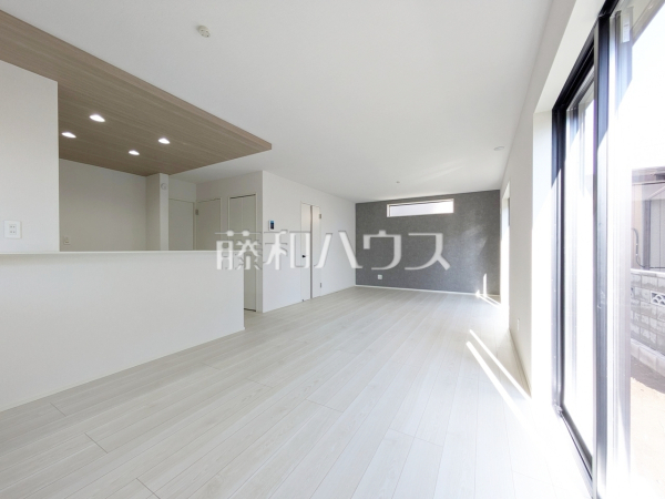 リビング　【朝霞市浜崎４丁目】