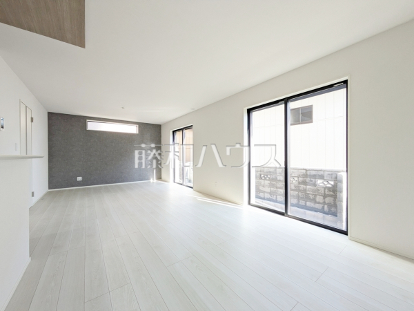 家族が揃って食事できるゆとりある大きさのLDK約20帖 　【朝霞市浜崎４丁目】