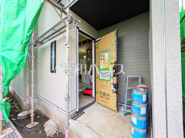 2号棟　玄関　【日野市神明３丁目】