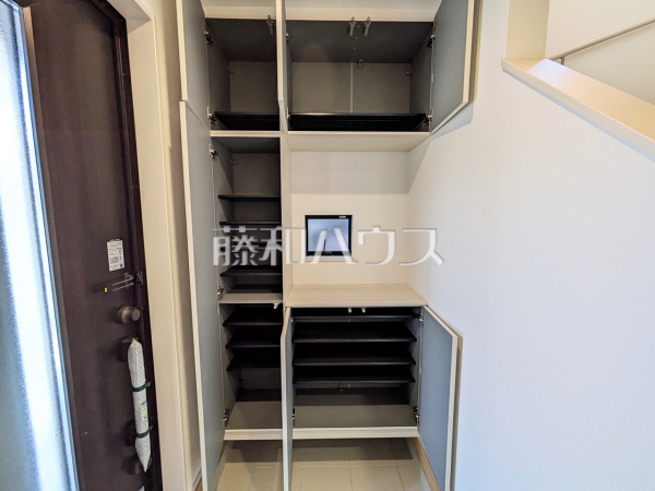 C号棟　玄関収納　【福岡市南区警弥郷１丁目】