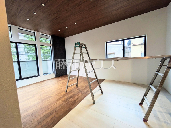 2号棟　リビング　【国立市富士見台３丁目】