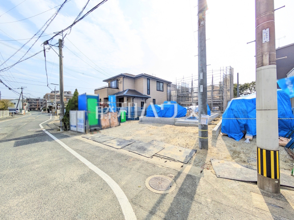 接道状況および現場風景　【福岡市南区老司１丁目】お住まい探しは、家の良し悪しだけでなく周辺環境も重要なポイントです。ぜひ一度お客様の目でご覧ください。