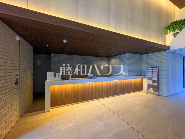 エントランス　【Brillia City三鷹】