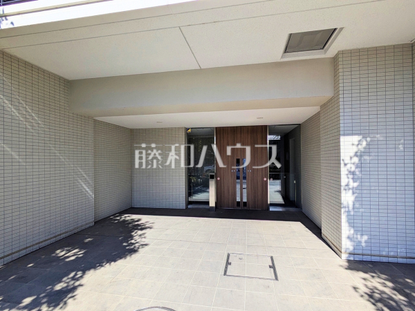 エントランス　【Brillia City三鷹】