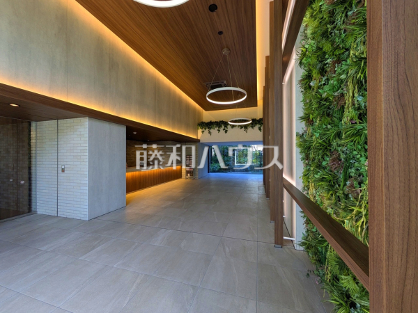 エントランス　【Brillia City三鷹】