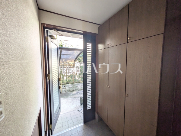 玄関ホール　【練馬区南大泉３丁目】