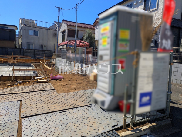 B号棟　外観(敷地入口)　【三鷹市新川１丁目】