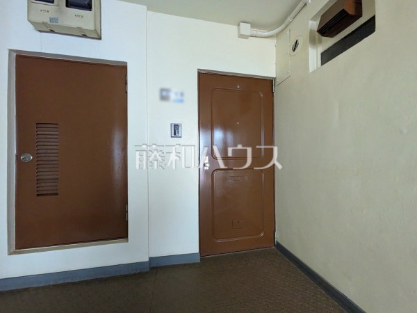 玄関　【ヴィラロイヤル東中野】