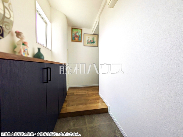 玄関　【ヴィラロイヤル東中野】