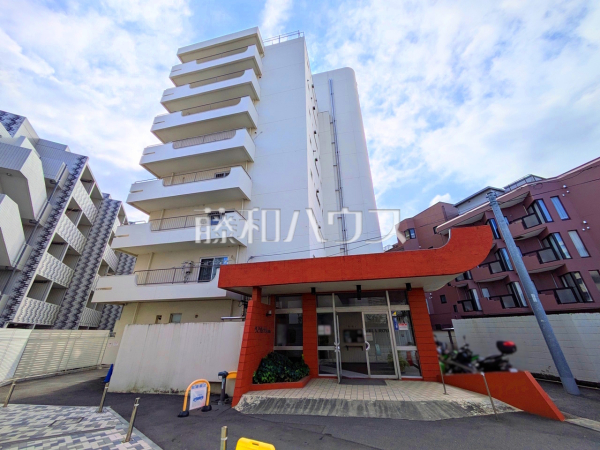 外観　【ヴィラロイヤル東中野】ペットと暮らす生活。一緒にお散歩へ行く時間が何より癒しのひと時となります。（細則有）