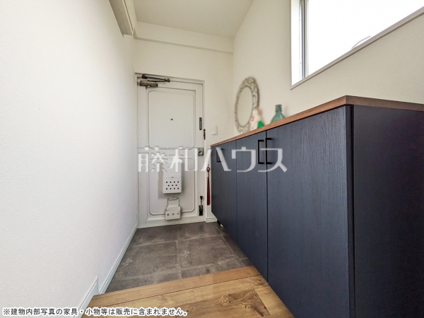 玄関　【ヴィラロイヤル東中野】