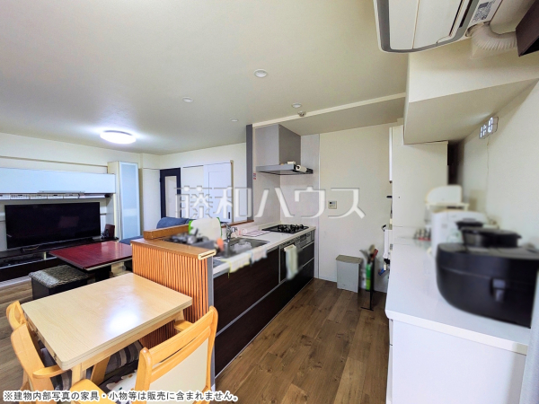 ご家族の様子がわかり、会話も楽しめる対面式システムキッチン　【ヴィラロイヤル東中野】