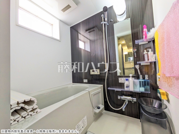 落ち着いた色合いで疲れたからだを癒す、贅沢なくつろぎ空間です。　【ヴィラロイヤル東中野】