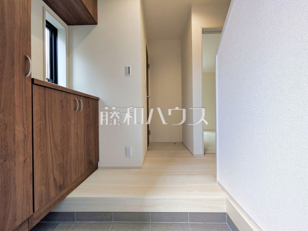 玄関　【新座市石神１丁目】