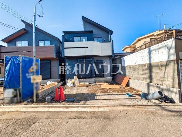 2号棟　外観　【東大和市新堀１丁目】 周辺環境はもちろん、日当たりや設備仕様など、実際に行ってみないと分からないことも多くございます。営業担当がご案内いたしますので、お気軽にお問い合わせください。 