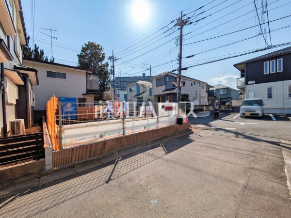 接道状況および現場風景　【所沢市北所沢町】 建物のプレゼンをさせていただきますので、実際の完成イメージを思い描いていただくことができます。お気軽にお問合せ下さい。 
